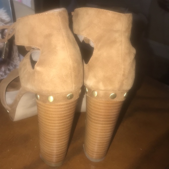 Pella Moda Heels - Picture 2 of 6